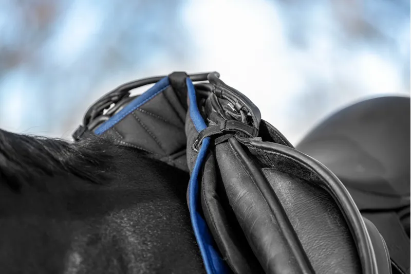 Evolution Horse Streamline 3Spine Close Contact Square in Navy Combo