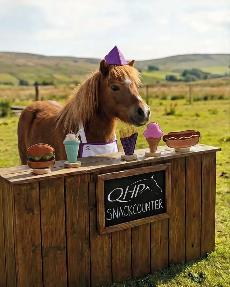 QHP Snackcounter Fries Horse Toy-4