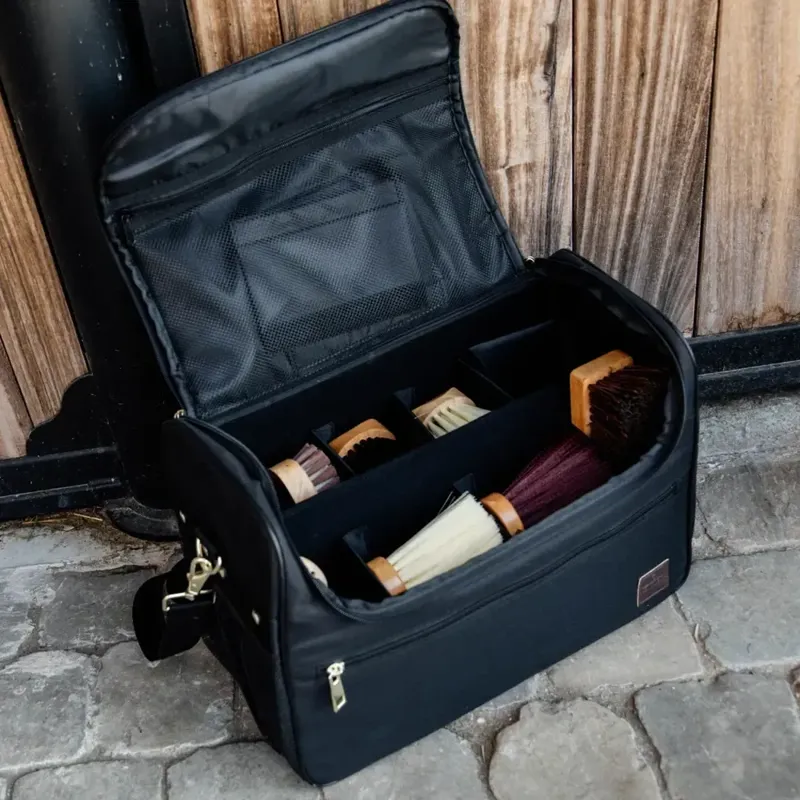 Kentucky Grooming Bag in Black-4
