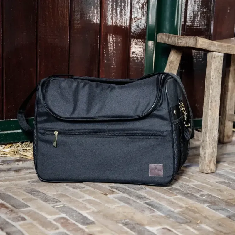 Kentucky Grooming Bag in Black-3