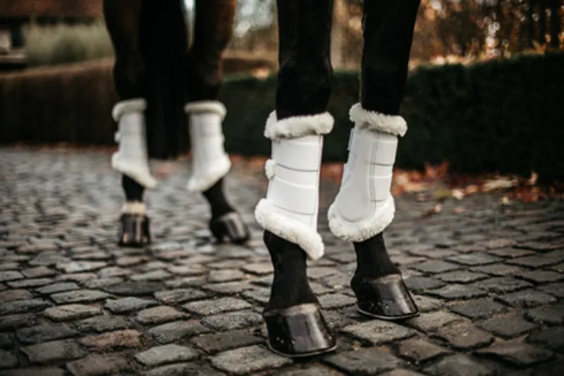 Kentucky Brushing Boots Air in White-3