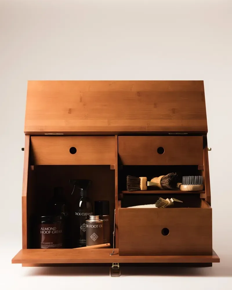 Kentucky Horsewear Deluxe Show Grooming Box in Brown-1