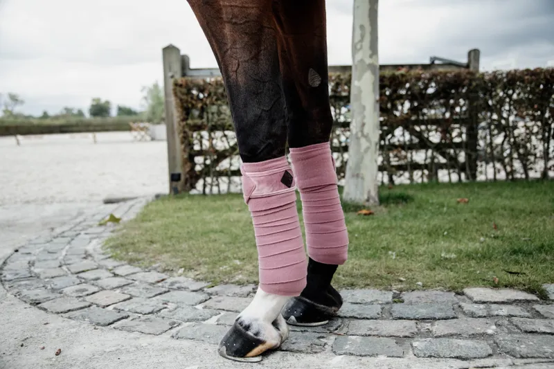 Kentucky Horsewear Polar Fleece Bandages Velvet in Old Rose-4