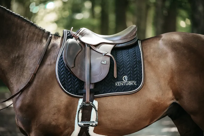 Kentucky Jumping Leather Fishbone Saddle Pad in Black-3