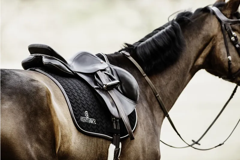 Kentucky Jumping Leather Fishbone Saddle Pad in Black-4