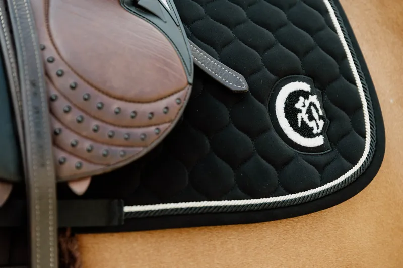 Kentucky Jumping Onion Quilt with 3D Logo in Black-5