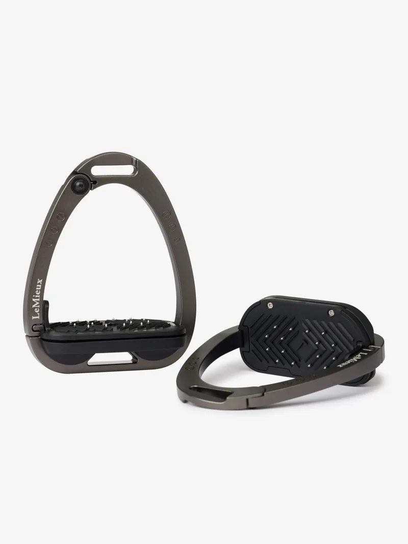 LeMieux Vector Control Stirrups in Carbon