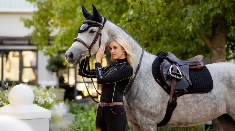 LeMieux Close Contact Suede Saddle Pad in Black-1