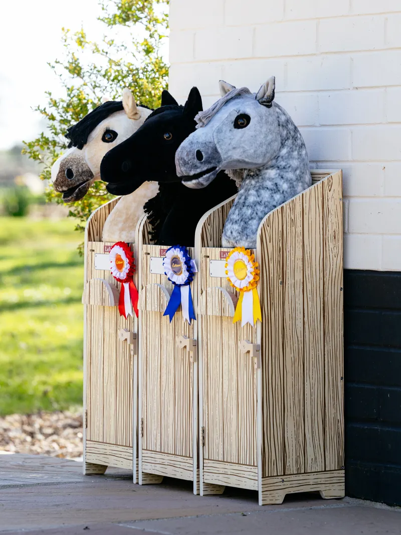 LeMieux Hobby Horse Wooden Stable-4