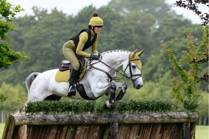 LeMieux Suede Close Contact Saddle Pad in Gooseberry-3