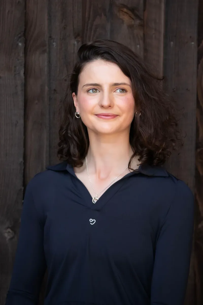 Mochara V Neck Air Tech Long Sleeve Shirt Ladies in Black-5