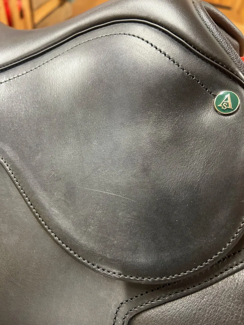 Arena Dressage Saddle 16 in Black-3