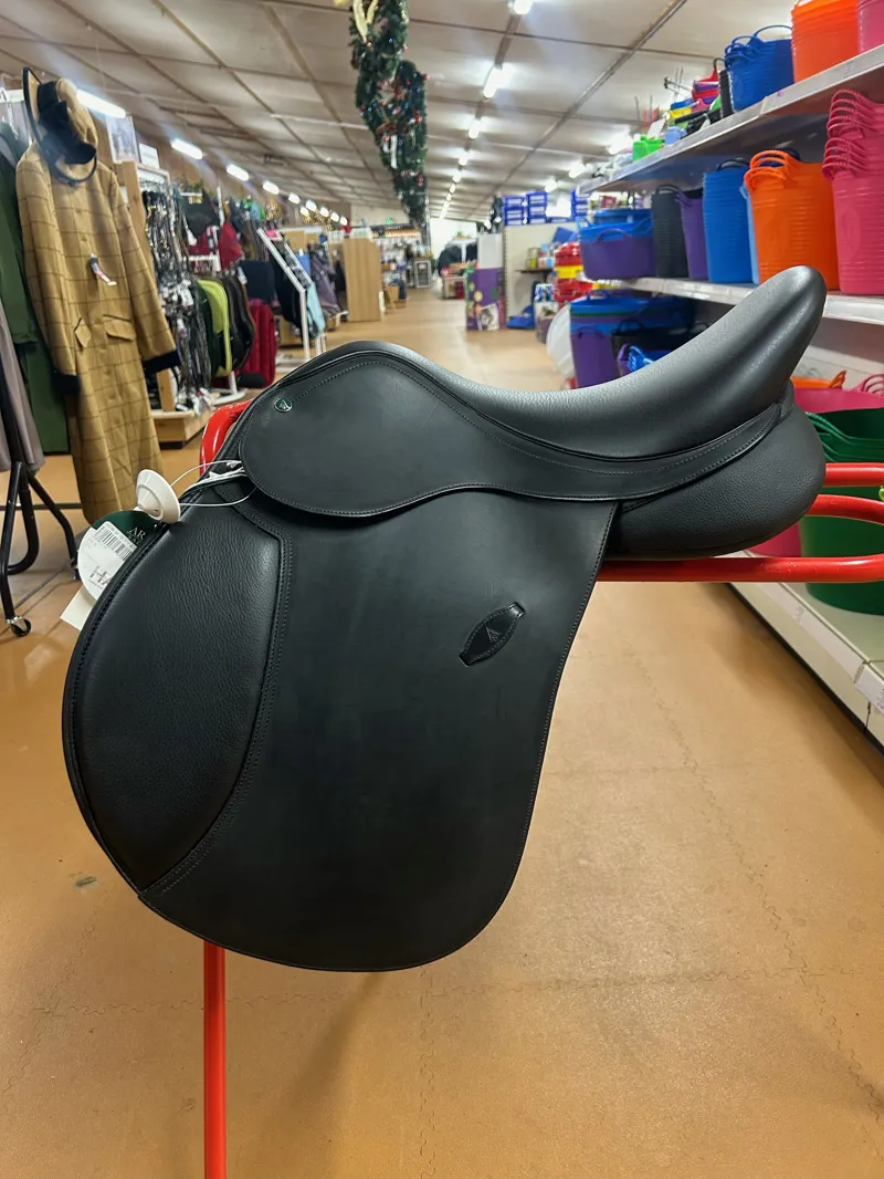 Arena GP Saddle 16.5 in Black
