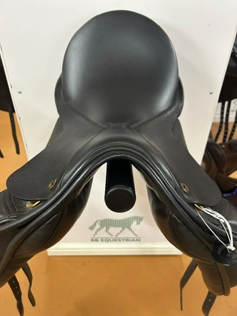 Black Country Eloquence 16.5 MW Dressage Saddle in Black-2