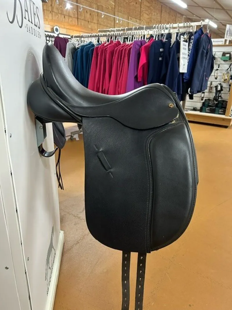 Black Country Eloquence 16.5 MW Dressage Saddle in Black