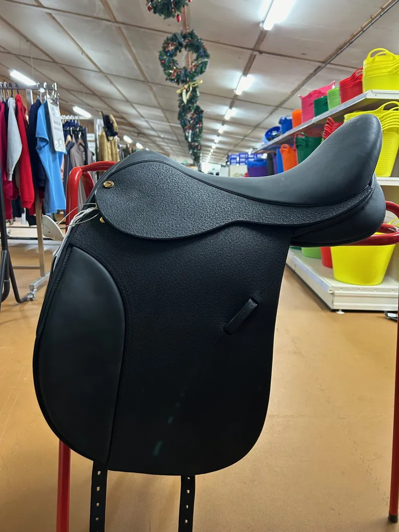 Black Country GPD 17.5 XW with Velcro Knees in Black