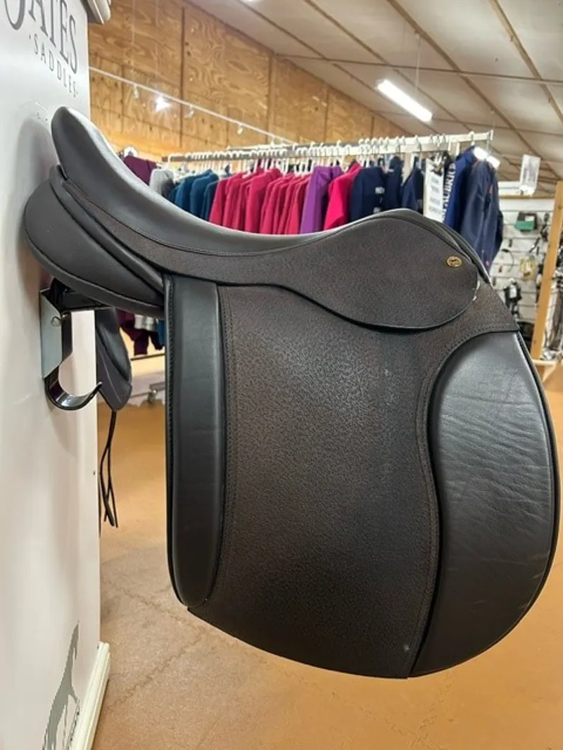 Black Country Show Saddle 18 Wide in Brown with Native Tree