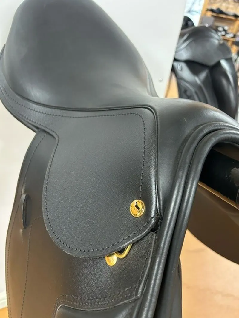 Black Country Solare Jump 17.5 MW Saddle in Black-2