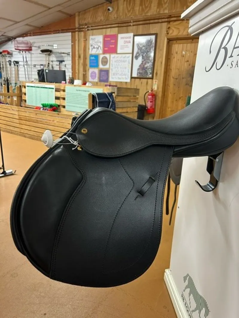 Black Country Solare Jump 17.5 MW Saddle in Black-1