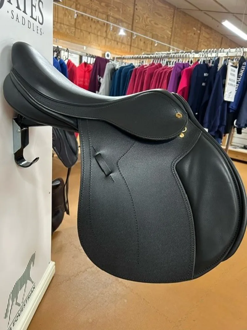 Black Country Solare Jump 17.5 MW Saddle in Black