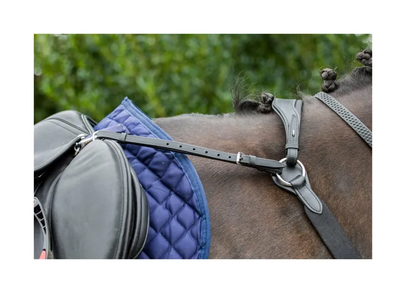 Cameo Performance Elasticated Breastplate in Black-3