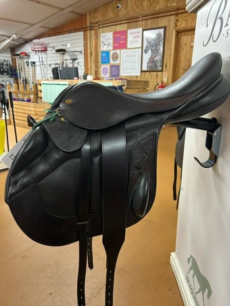 Black Country Vinici Jump 17.5 M Saddle in Brown-1