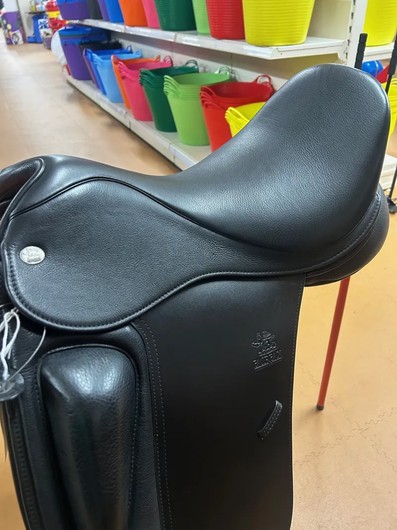 Fairfax Classic Monoflap Dressage Saddle 17.5 in Black-2