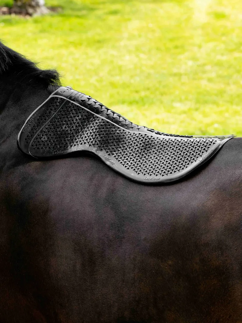 LeMieux Gel-Tek Shaped Half Pad in Black-2