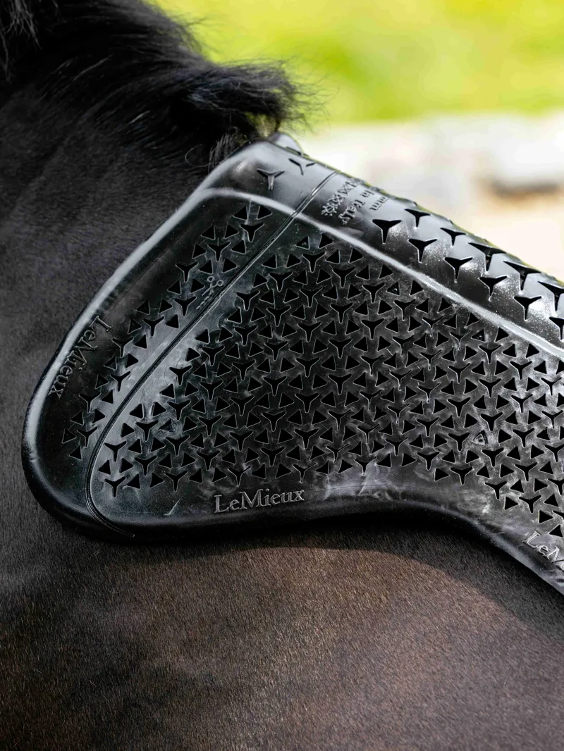 LeMieux Gel-Tek Shaped Half Pad in Black-3