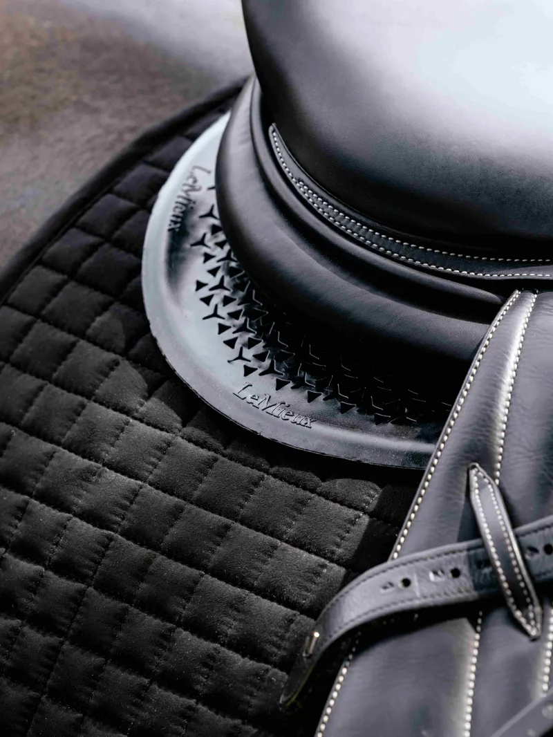 LeMieux Gel-Tek Shaped Half Pad in Black-5