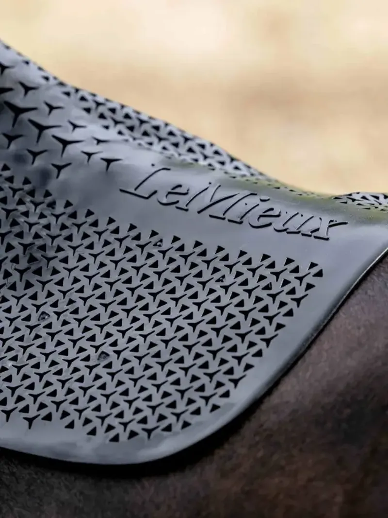 LeMieux Gel-Tek Slimline Half Pad in Black-2