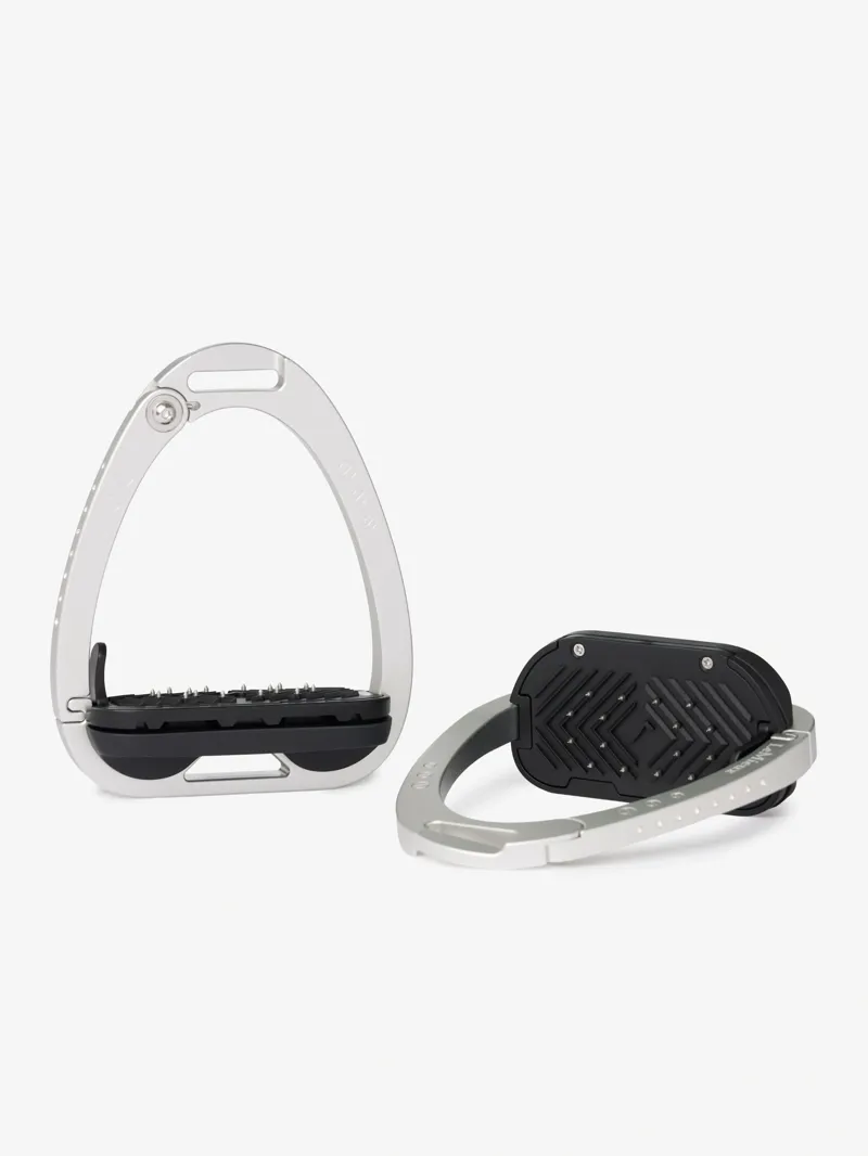 LeMieux Brilliance Vector Balance Stirrups i Aluminium