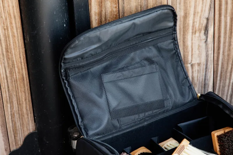 Kentucky Grooming Bag in Black-4