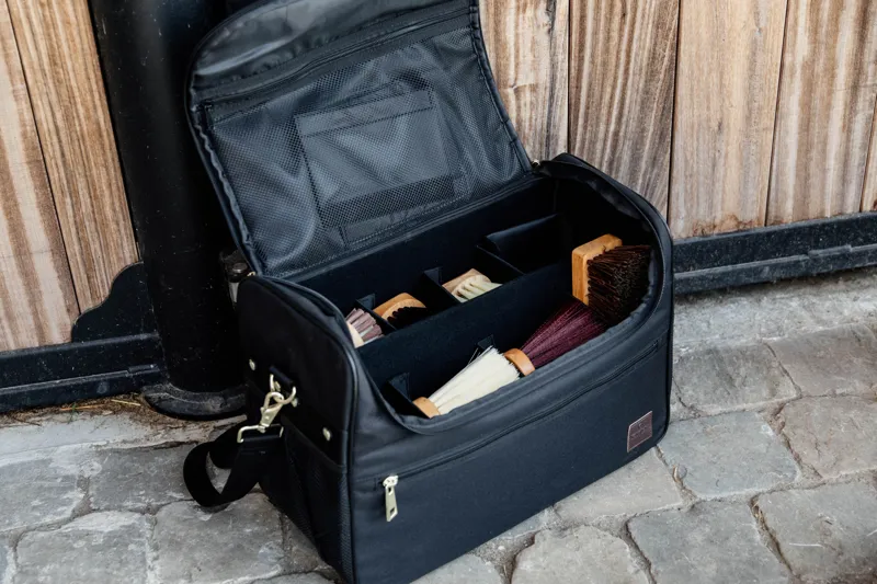 Kentucky Grooming Bag in Black-4