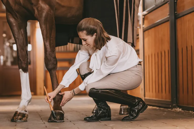 Kentucky Grooming Deluxe Hoof Pencil-1