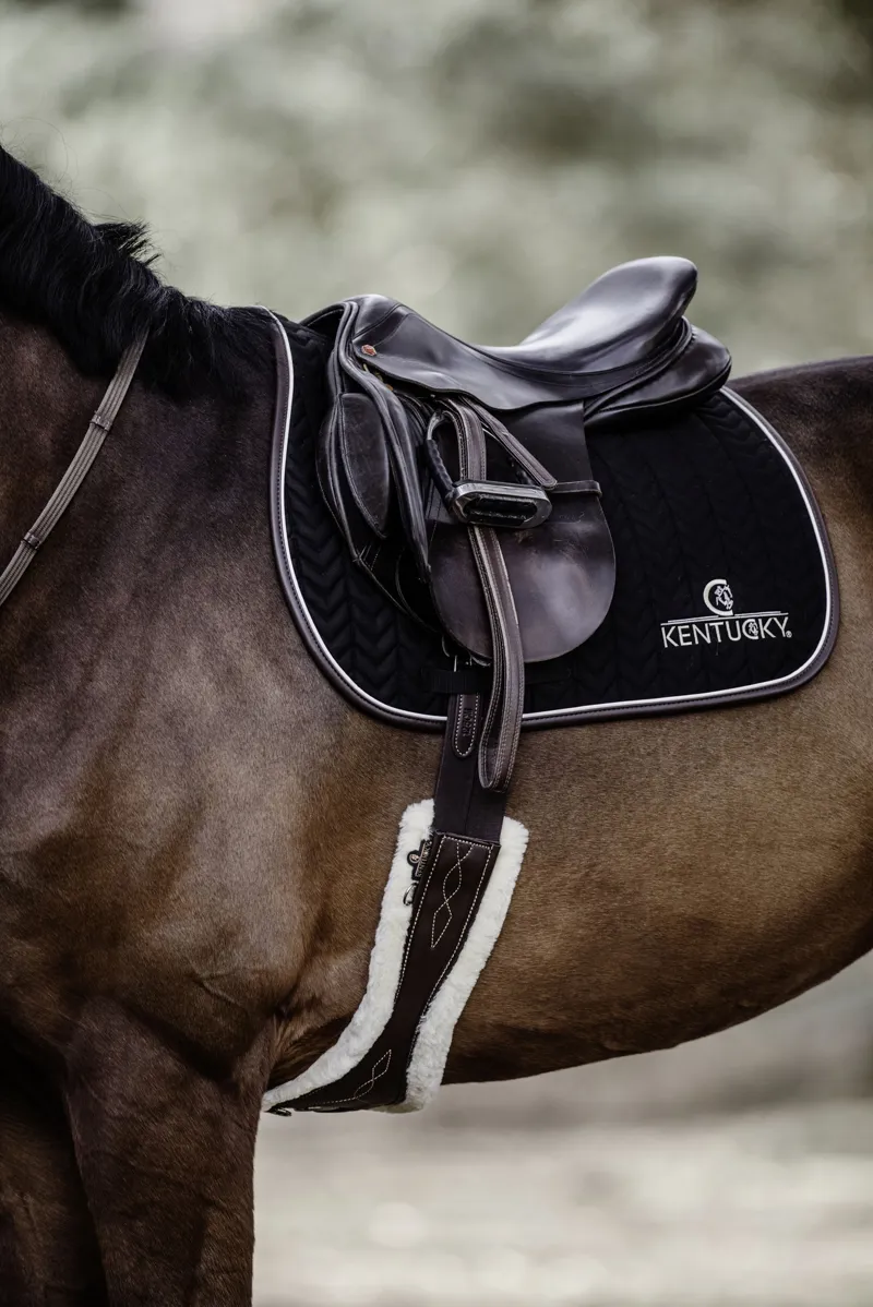 Kentucky Jumping Leather Fishbone Saddle Pad in Black-6