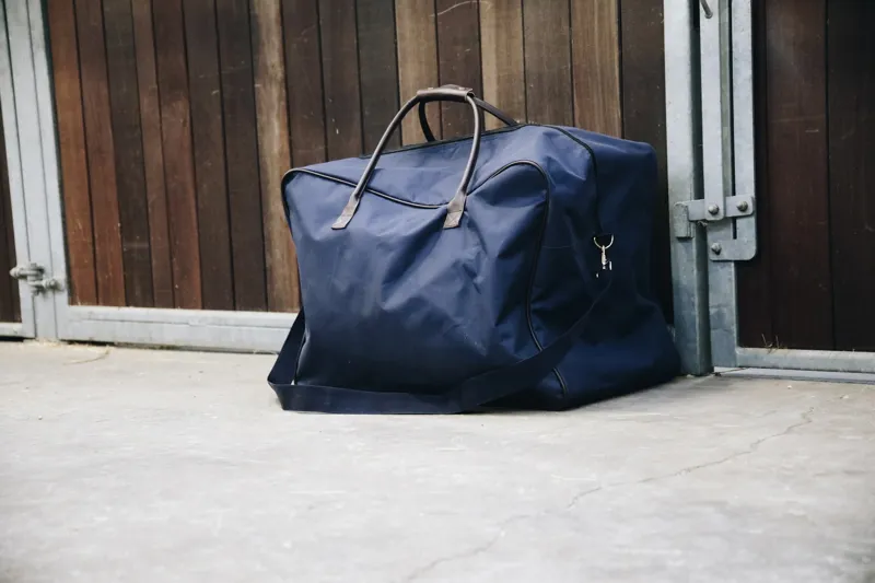 Kentucky Rug Bag in Navy-6