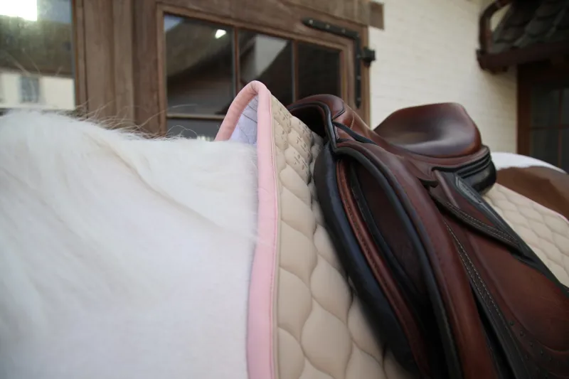 Kentucky Softshell Onion Quilt Jumping Saddle Pad in Beige and Old Rose-6