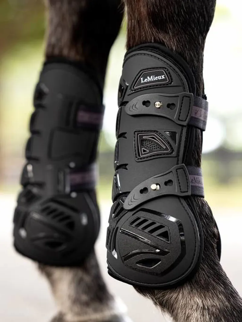 LeMieux Motion Cool Tendon Boot in Black-2