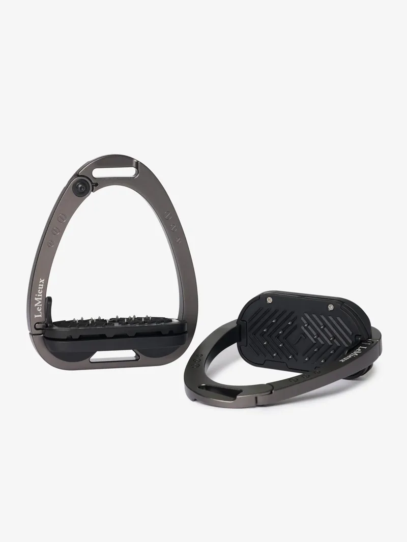 LeMieux Vector Balance Stirrups in Carbon