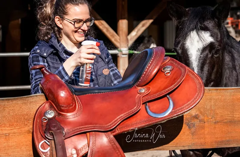 Leovet Leather Quick and Easy Spray-1