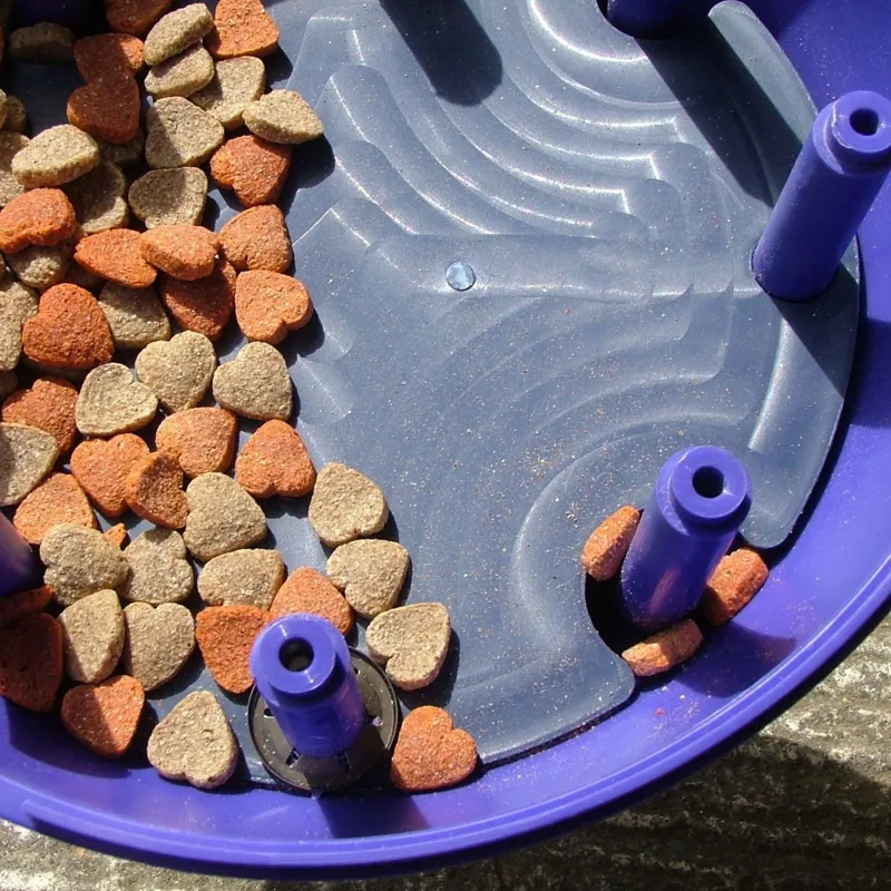 Likit Snak-a-Ball in Red -3