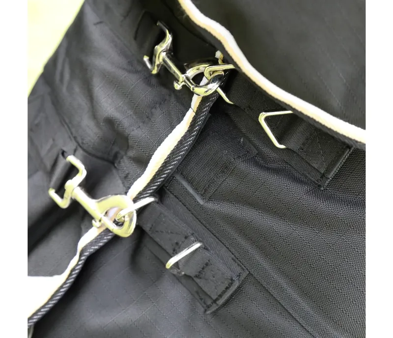 Shires Highlander Plus 200 Combo Turnout Rug in Black-2