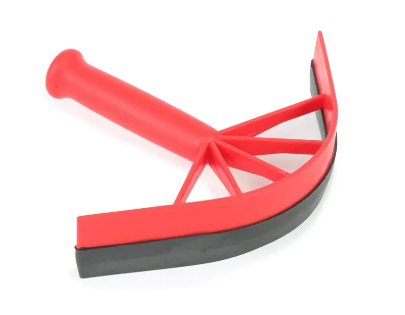 Shires EZI-GROOM Plastic Sweat Scraper in Red-1