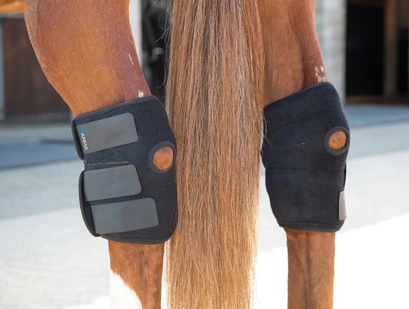 ARMA Hot/Cold Joint Relief Boots in Black